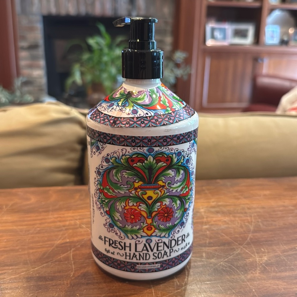 NEW Deruta Hand Soap Home and Body Company 21.5 fl oz Fresh Lavender Blue Lilac